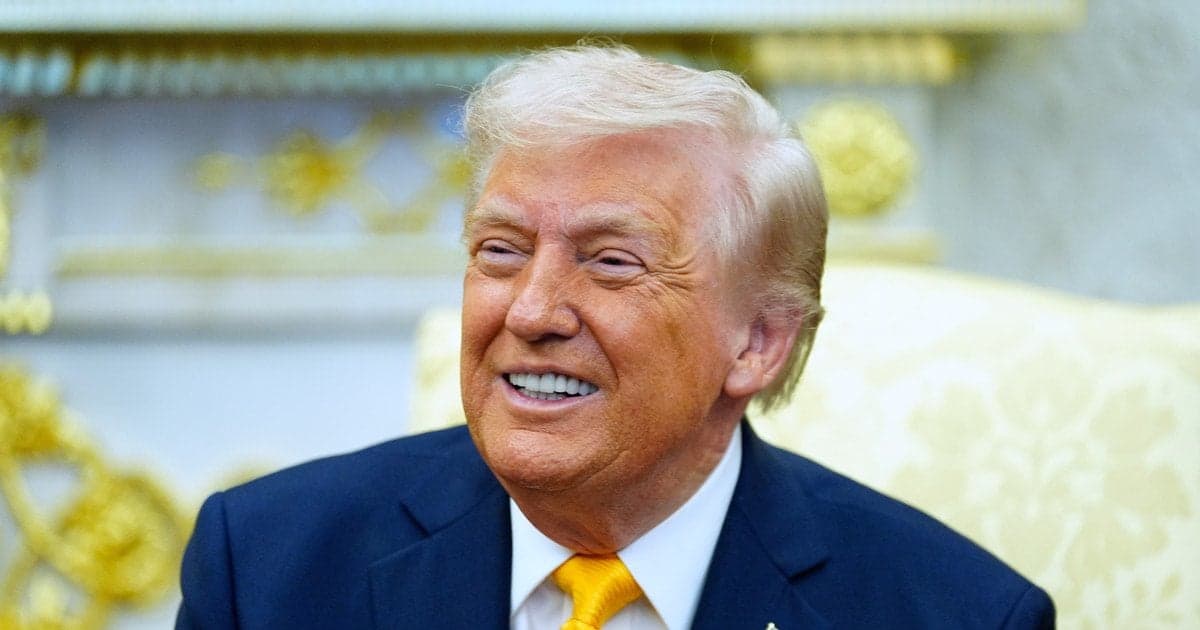 Золота монета Трампа: як диктатори карбують свої обличчя