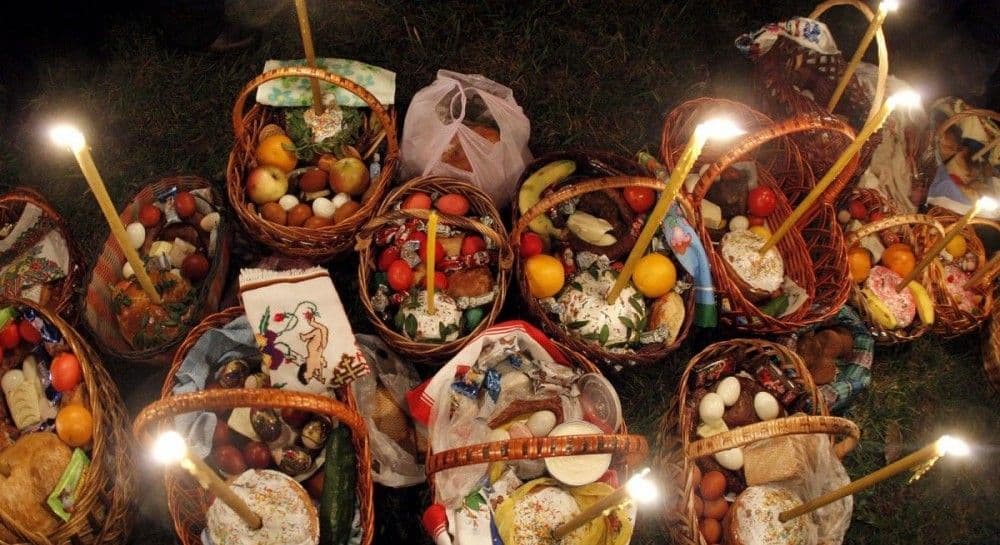 Великодня традиція: 7 продуктів для освячення кошика