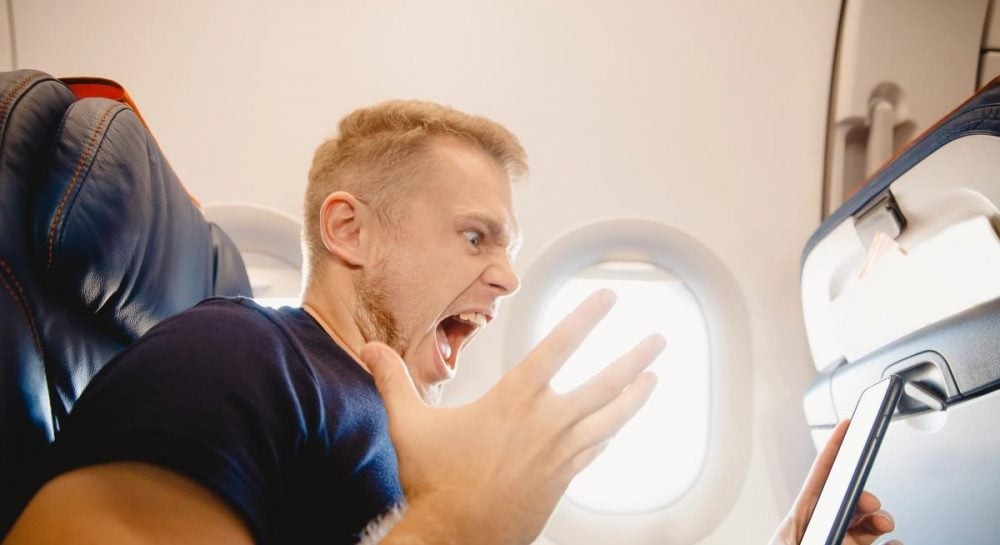 Небо кличе, але тіло попереджає: як авіаперельоти впливають на здоров'я українців